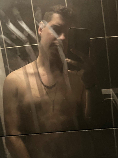 Foto desnuda filtrada de OnlyFans de Lewisxrowe