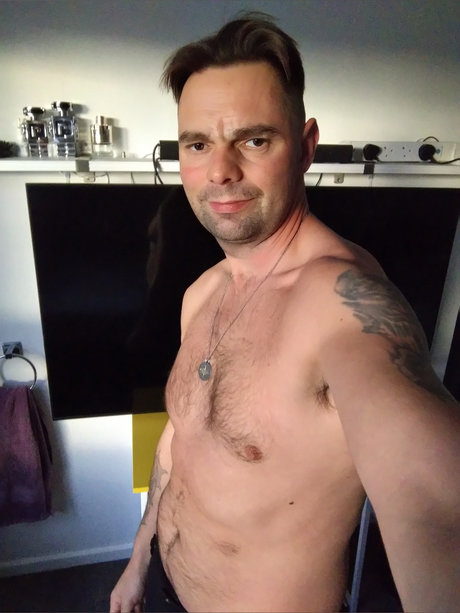 Foto desnuda filtrada de OnlyFans de Lewis Elliott