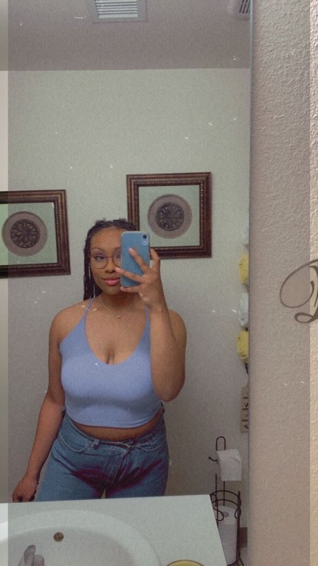 Foto desnuda filtrada de OnlyFans de Leslie