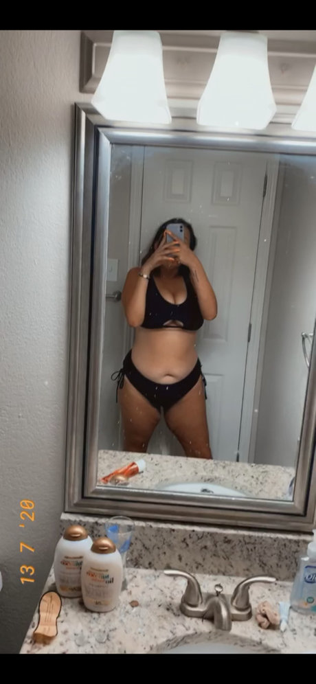 Foto desnuda filtrada de OnlyFans de Lee Lee