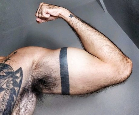 Foto desnuda filtrada de OnlyFans de Bazzuca23cm