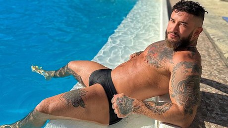 Foto desnuda filtrada de OnlyFans de Lawrence Loaded  228k Page Likes  1