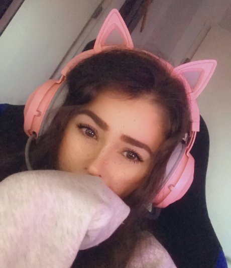 Foto desnuda filtrada de OnlyFans de Littleanemma