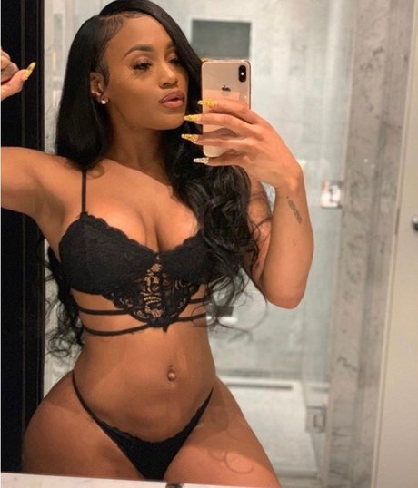 Foto desnuda filtrada de OnlyFans de Lira Galore