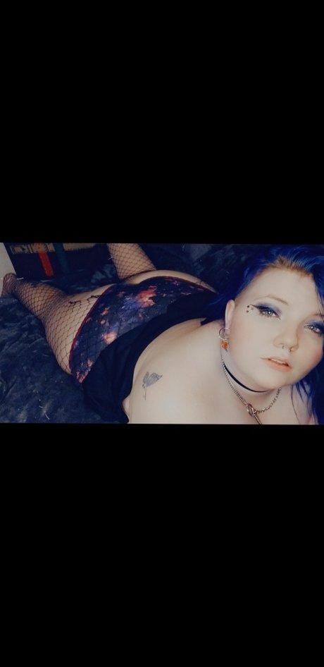 Foto desnuda filtrada de OnlyFans de Lilac Daydreams