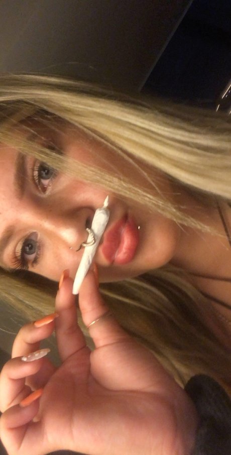 Foto desnuda filtrada de OnlyFans de Love