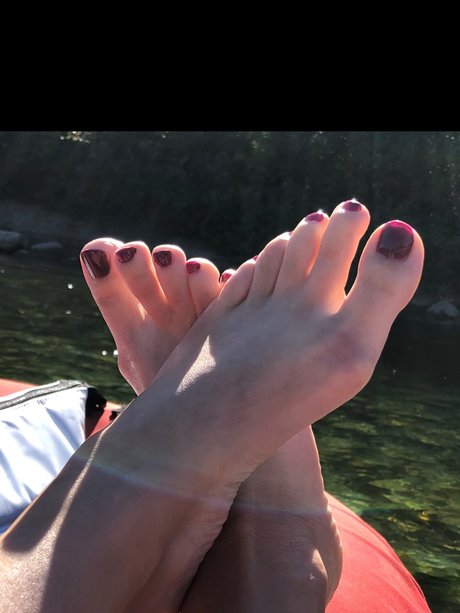 Lovelyfeet699