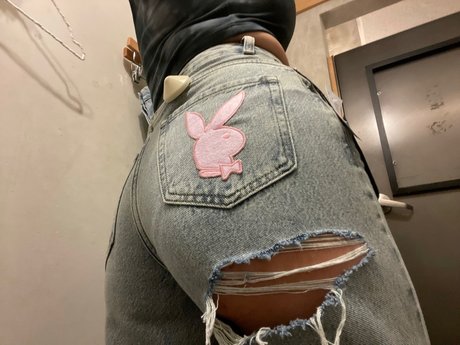 Foto desnuda filtrada de OnlyFans de Wouldnt You Like To Know