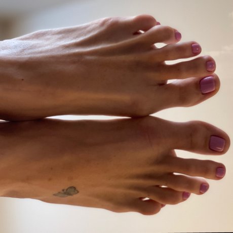 Foto desnuda filtrada de OnlyFans de Longlegshautefeet