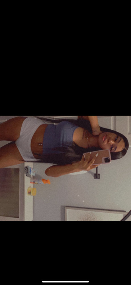 Foto desnuda filtrada de OnlyFans de Ll