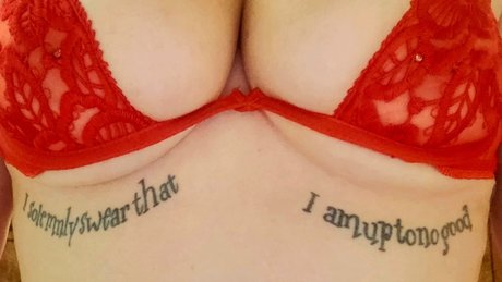 Foto desnuda filtrada de OnlyFans de Lola And Mr Mustache