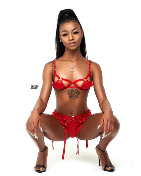 Foto desnuda filtrada de OnlyFans de Ari R