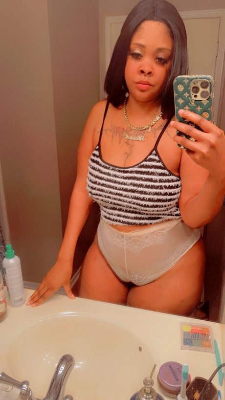 Foto desnuda filtrada de OnlyFans de Lola Fetishes