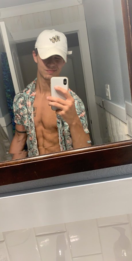 Foto desnuda filtrada de OnlyFans de Logan
