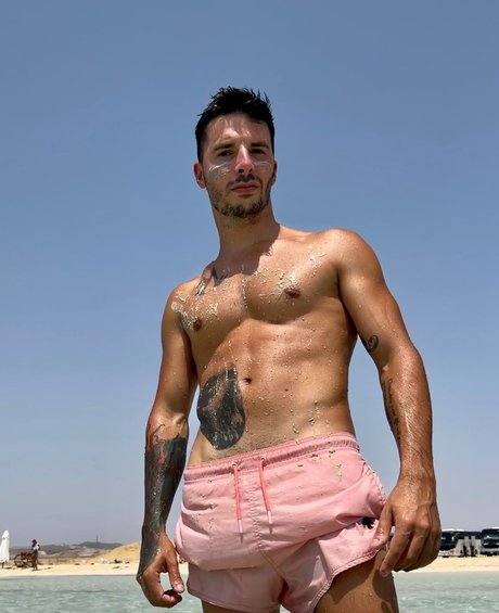Foto desnuda filtrada de OnlyFans de Logan