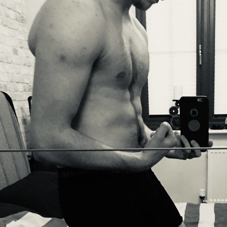 Foto desnuda filtrada de OnlyFans de Sixuk