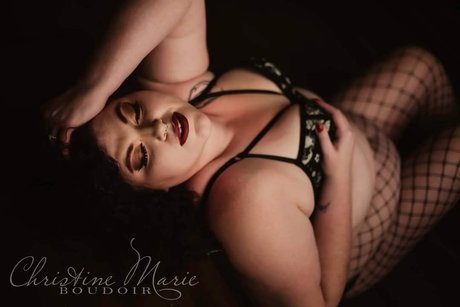 Foto desnuda filtrada de OnlyFans de Lizzee Burns