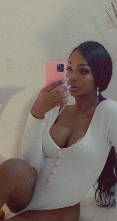 Foto desnuda filtrada de OnlyFans de Liz Samantha