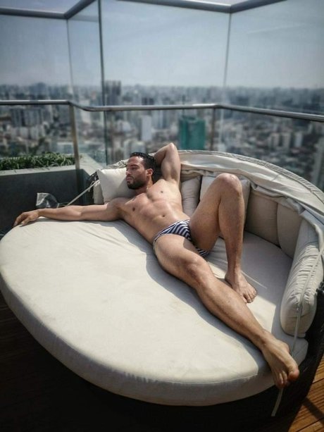 Foto desnuda filtrada de OnlyFans de Luis Luces
