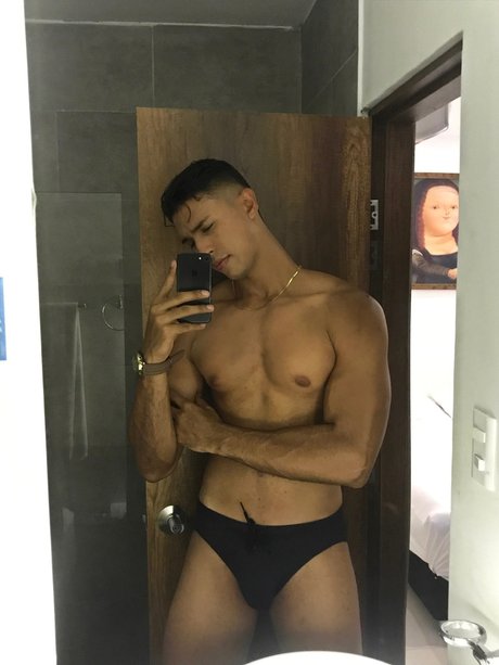 Foto desnuda filtrada de OnlyFans de Luis Alejandro