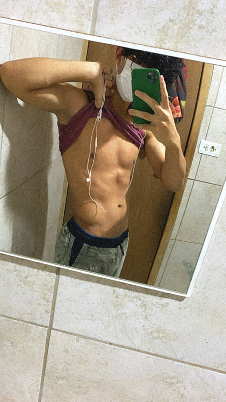 Foto desnuda filtrada de OnlyFans de Novinhohot