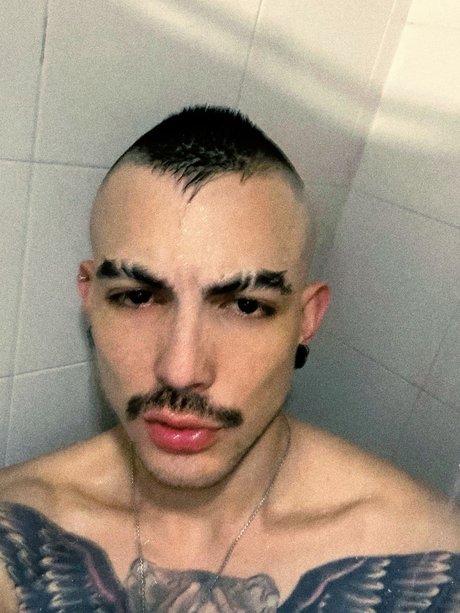 Foto desnuda filtrada de OnlyFans de Lucifer