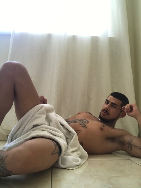 Foto desnuda filtrada de OnlyFans de Luciano Queiroz