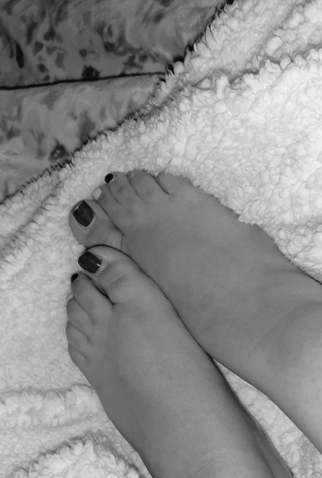 Foto desnuda filtrada de OnlyFans de Lucia Grey Barefoot