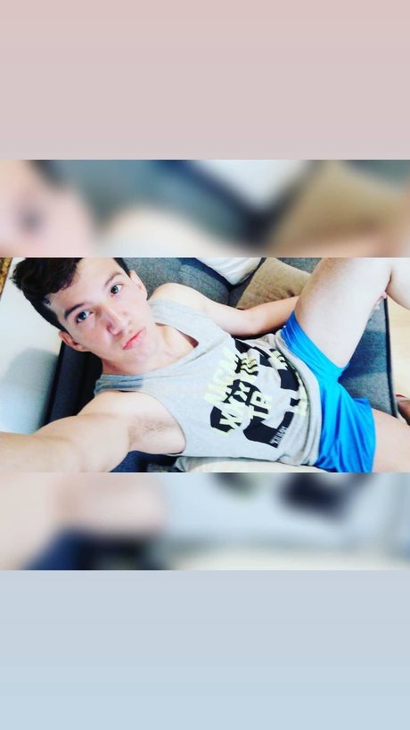 Foto desnuda filtrada de OnlyFans de Manu Boom