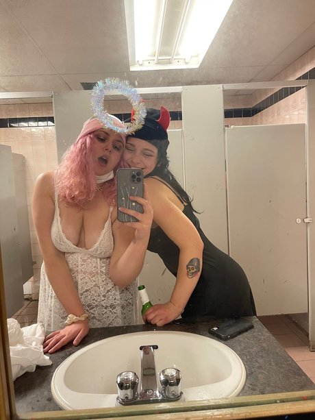 Foto desnuda filtrada de OnlyFans de Manic Pixies