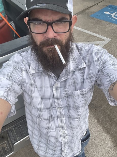 Foto desnuda filtrada de OnlyFans de Beardedampampmajestic