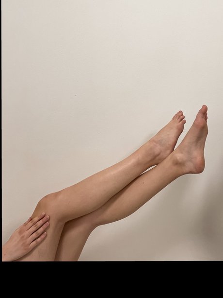 Foto desnuda filtrada de OnlyFans de Sexy And Magical Feet Ampamp Legs