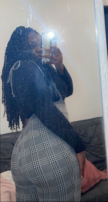 Foto desnuda filtrada de OnlyFans de Riyah