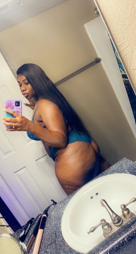 Foto desnuda filtrada de OnlyFans de Melanin Queen 
