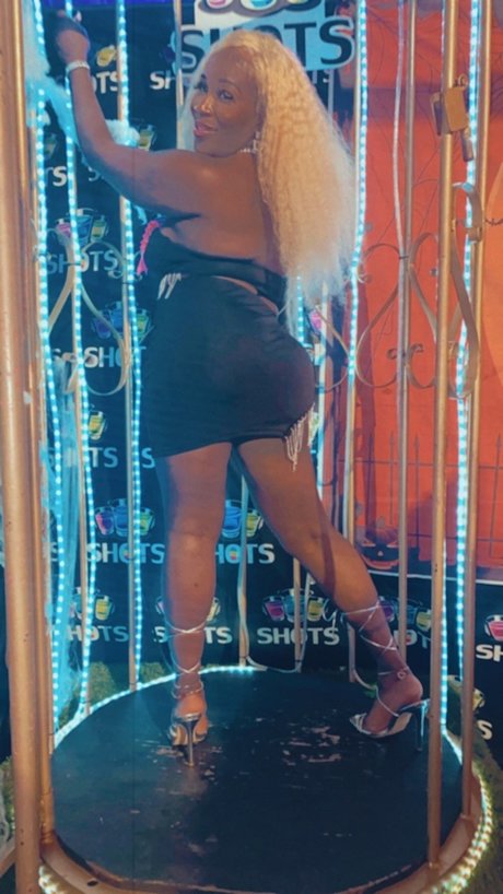 Foto desnuda filtrada de OnlyFans de Mzj