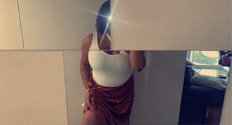 Foto desnuda filtrada de OnlyFans de Xbiracialbittyx
