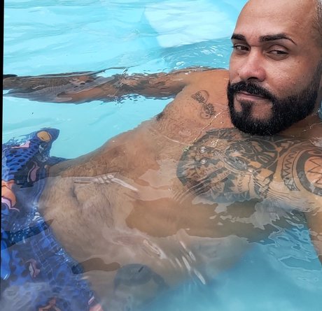Foto desnuda filtrada de OnlyFans de Maxputokarioca