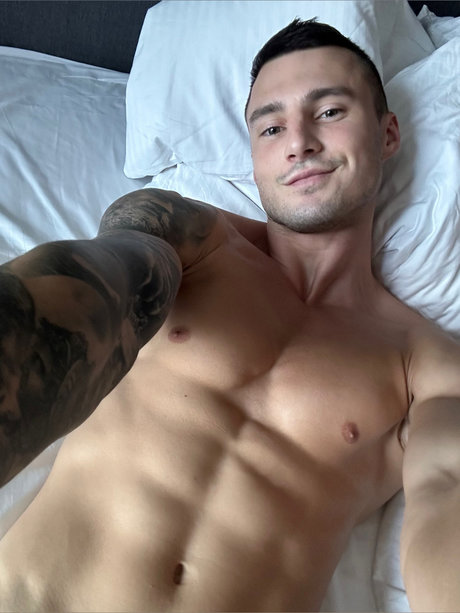Foto desnuda filtrada de OnlyFans de Max Barz