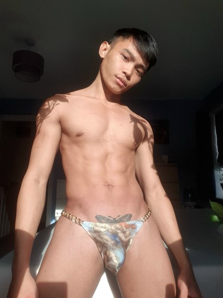 Foto desnuda filtrada de OnlyFans de Twinkbotsev