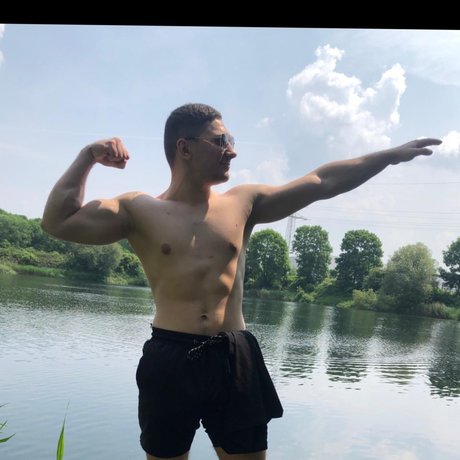 Foto desnuda filtrada de OnlyFans de Masterboombastic