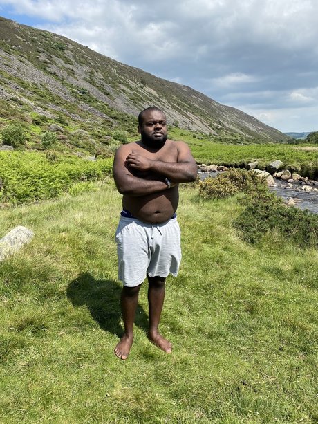 Foto desnuda filtrada de OnlyFans de Masked Black Chub