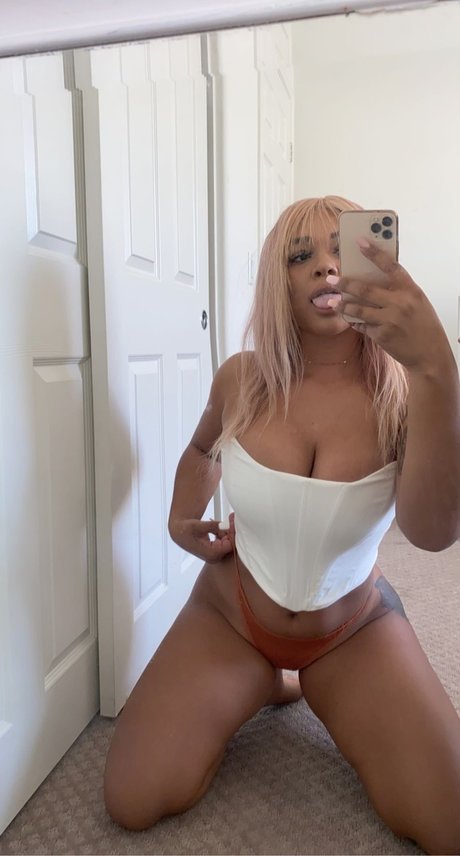 Foto desnuda filtrada de OnlyFans de Mill Camille