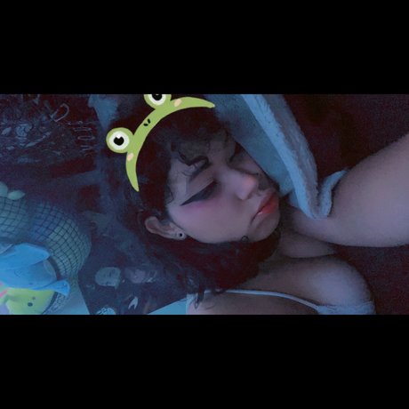 Foto desnuda filtrada de OnlyFans de Mama Frog 
