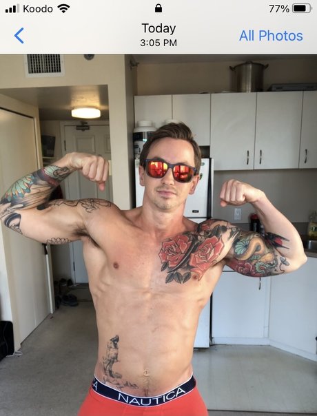 Foto desnuda filtrada de OnlyFans de Mike Pillar