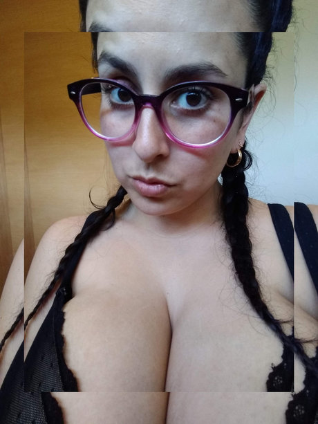 Foto desnuda filtrada de OnlyFans de Mieldemel