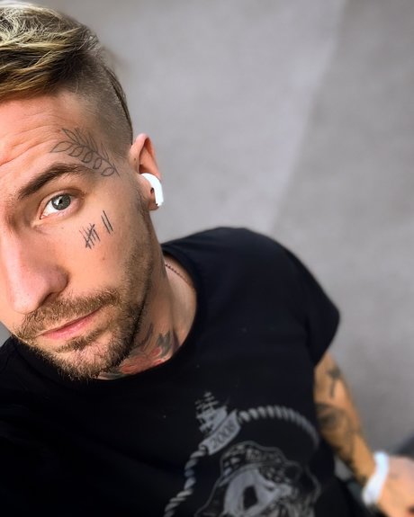 Foto desnuda filtrada de OnlyFans de Michael Schmid Top 23