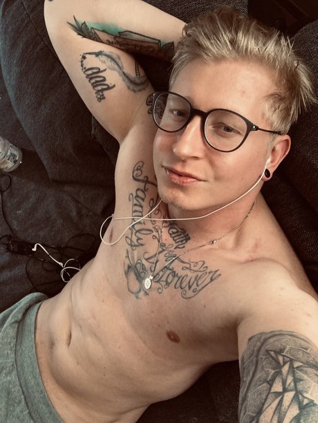 Foto desnuda filtrada de OnlyFans de Arne