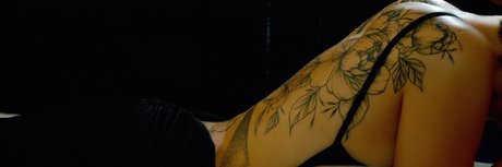 Foto desnuda filtrada de OnlyFans de Memole Tattoosampampcaffee