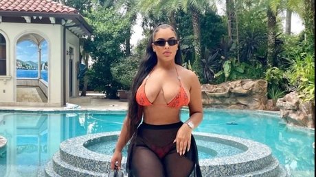 Foto desnuda filtrada de OnlyFans de Mel The Miracle 
