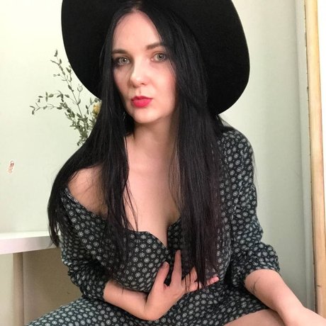 Foto desnuda filtrada de OnlyFans de Your Friends Mom Dana